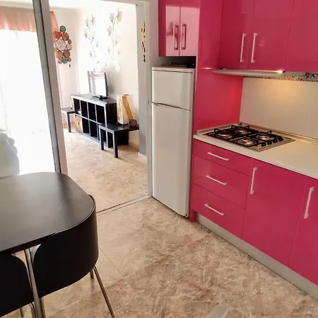 Bright En Apartment
